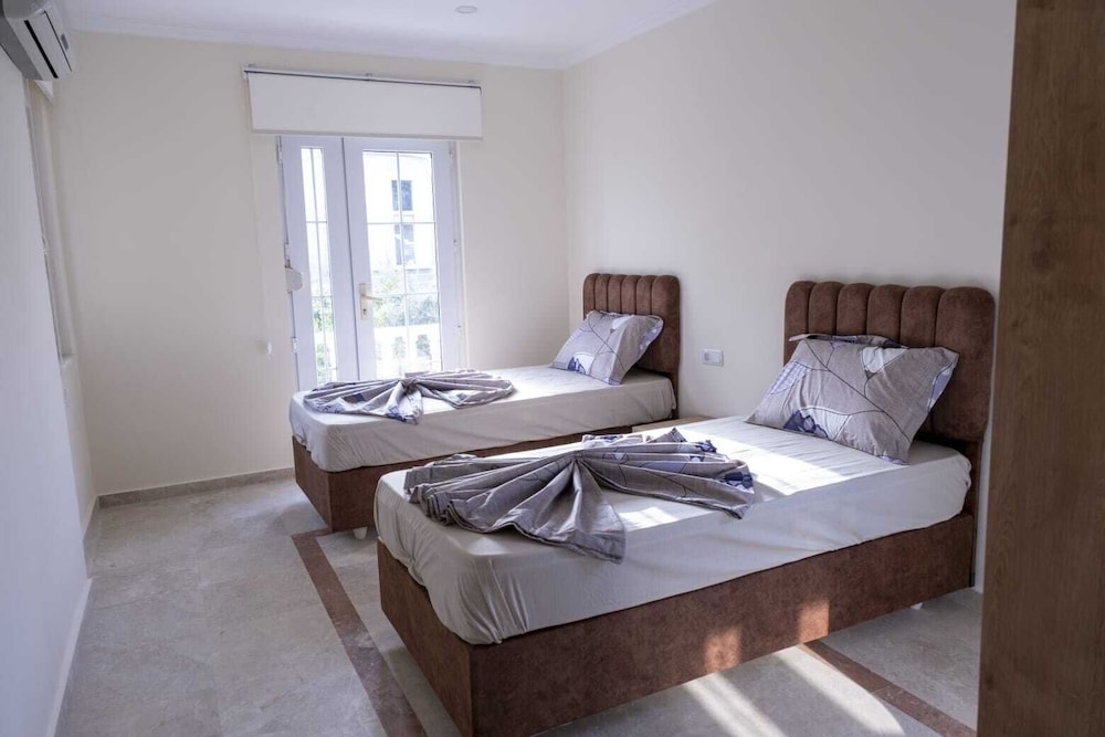 Happyland Villa (40 Km Away From Antalya)