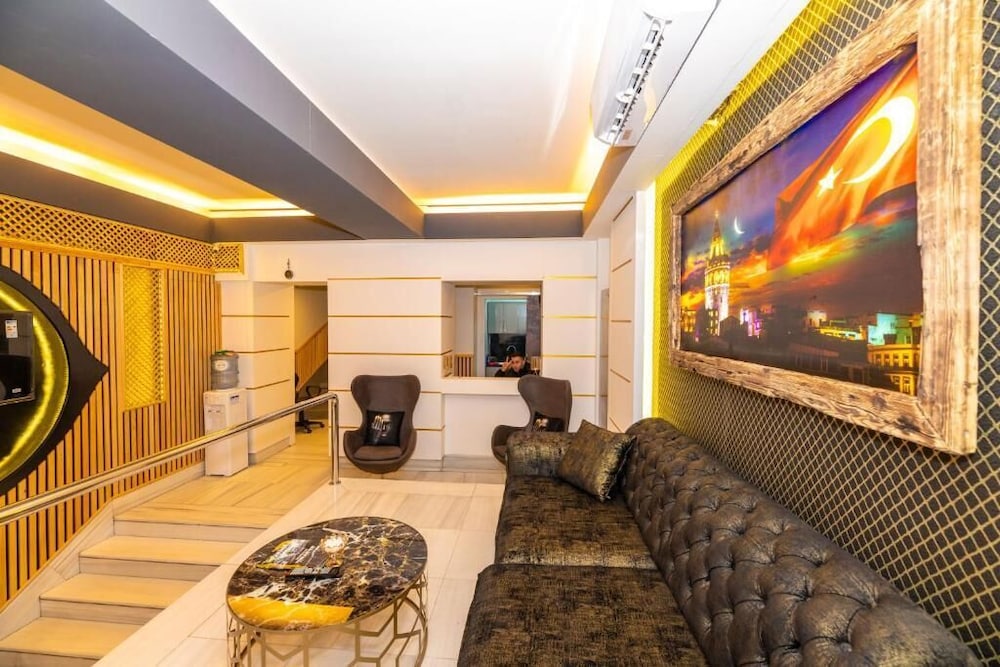 Sam Diamond Residence