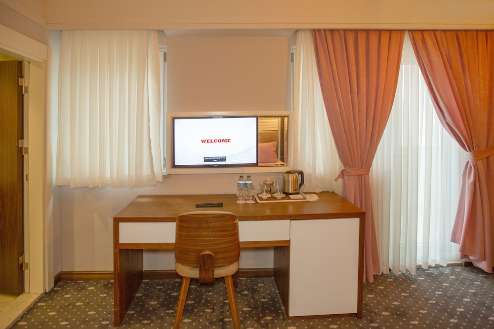 Jolnar Garden Hotel(formerly Medd Garden Hotel) (limited Hours Front Desk Please Contact The Property 5 Days In Advance)
