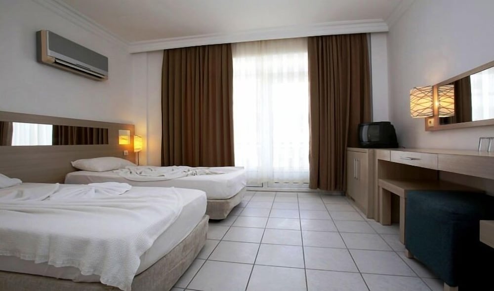Malibu Resort Hotel (51km Away From Antalya)