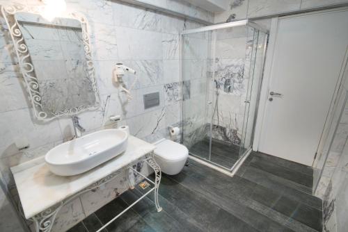 Buyukada Port Hotel (31km Away From Istanbul0