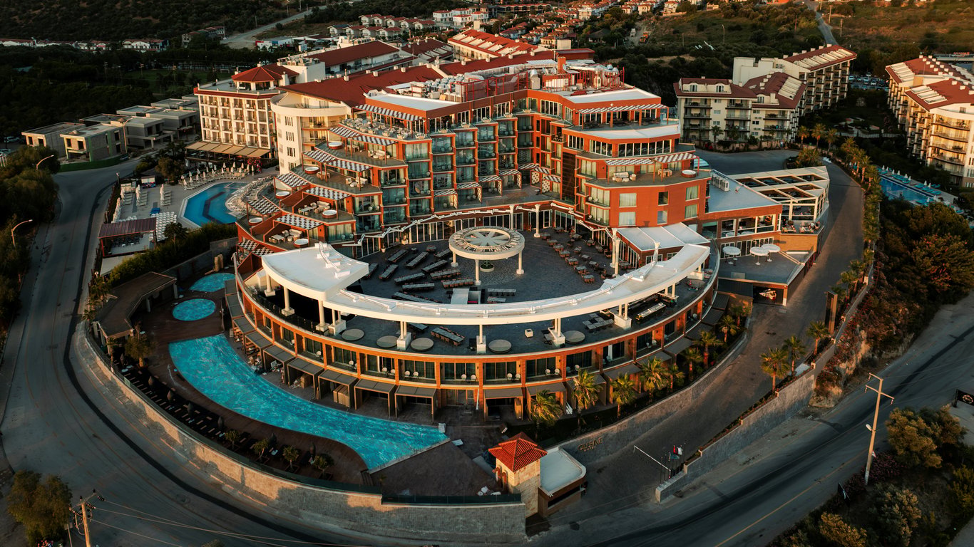 Qlusive Hotel