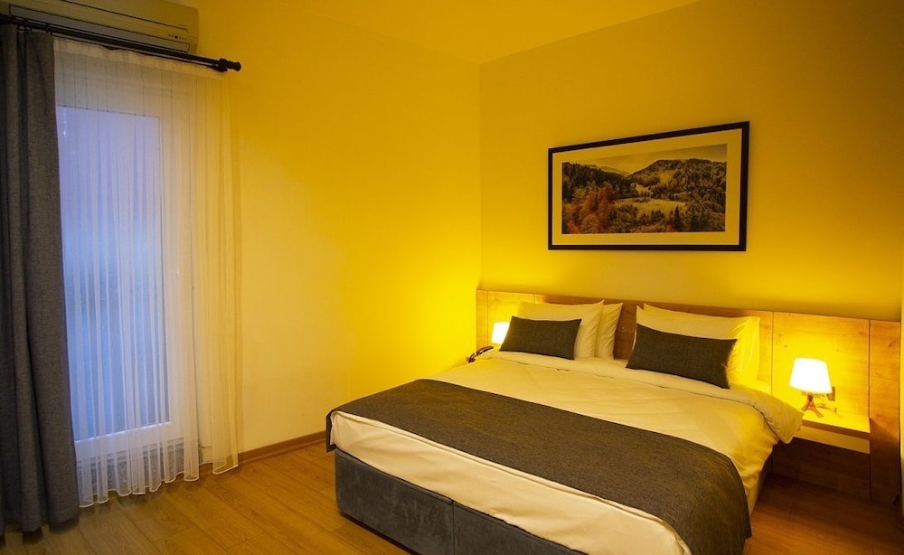 Uzer Otel
