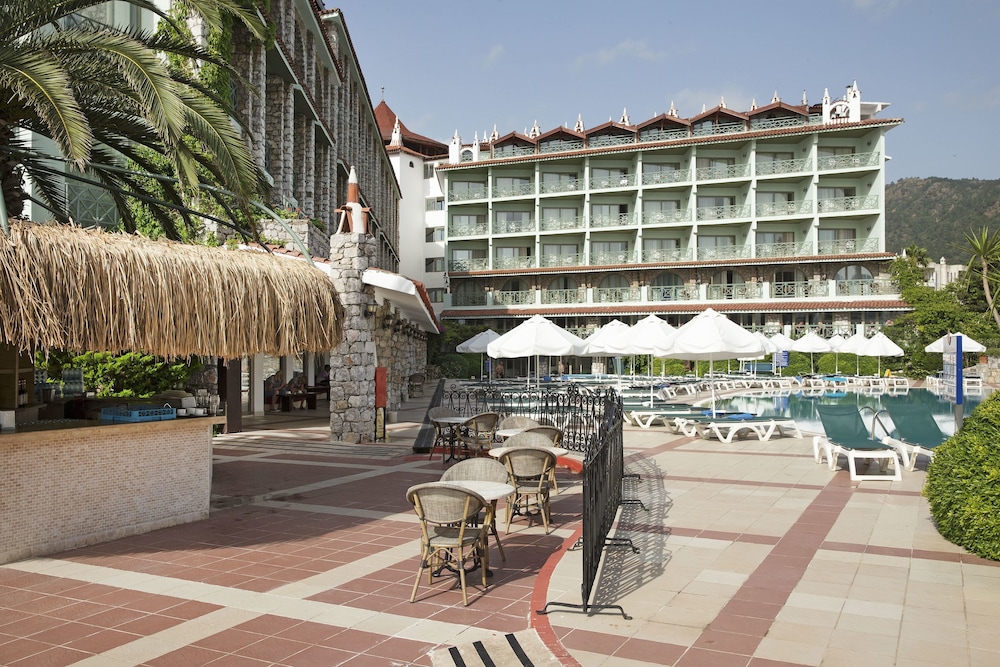 Marti La Perla Hotel