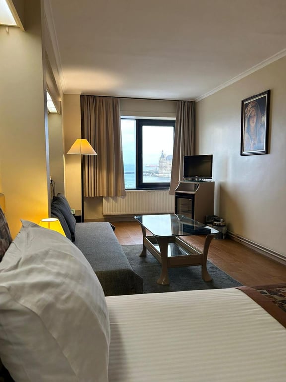 Kad Kv Y R Ht M Hotel