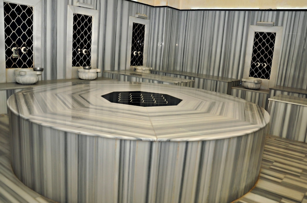 Ceren Family Suit Hotel (formerly Yusuf Apart And Spa)(70 Km Away From Antalya)