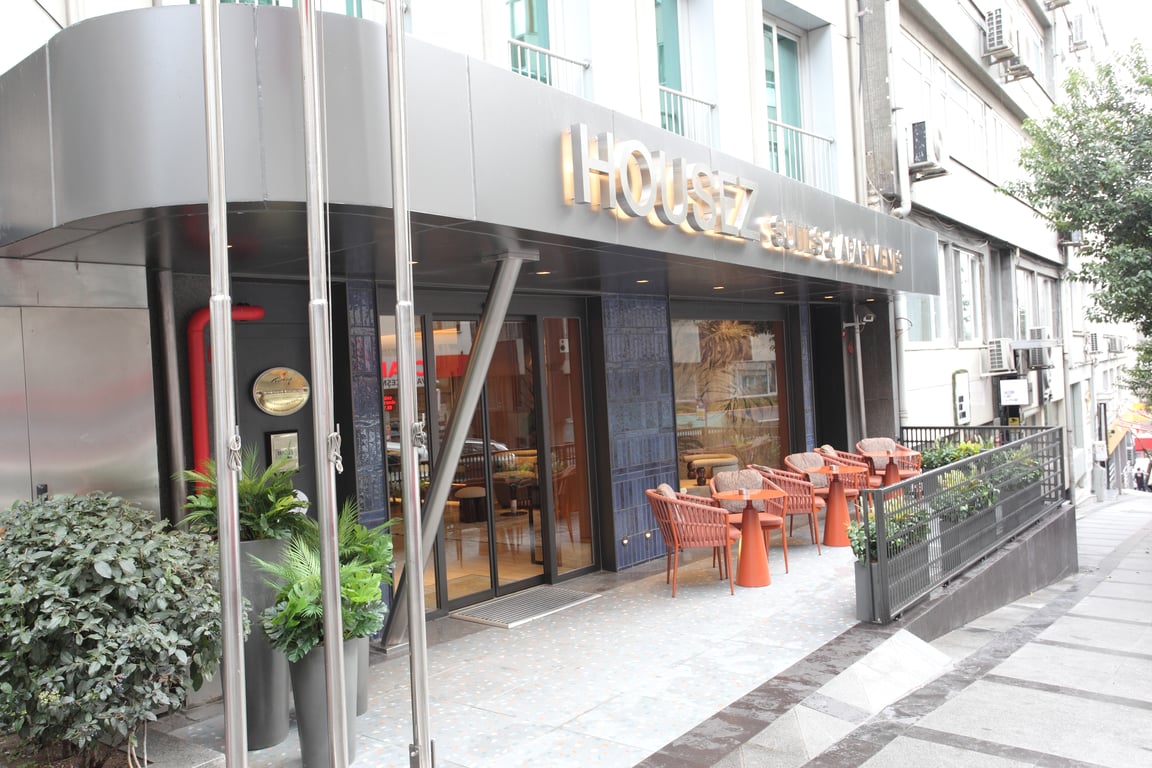 Housez Suites And Apartments