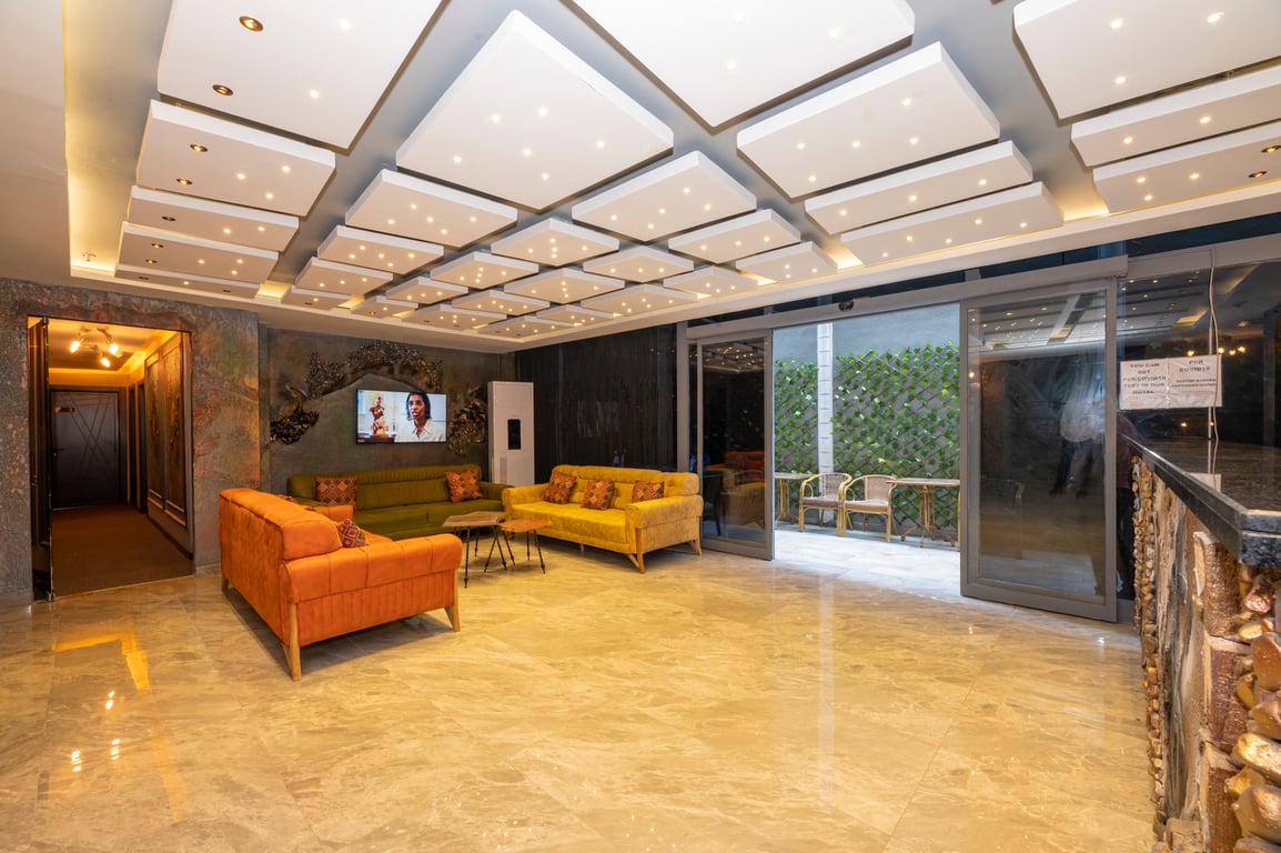 White Palace Hotel