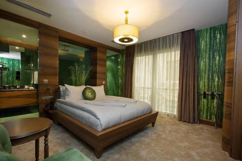 Golden Pars Hotel