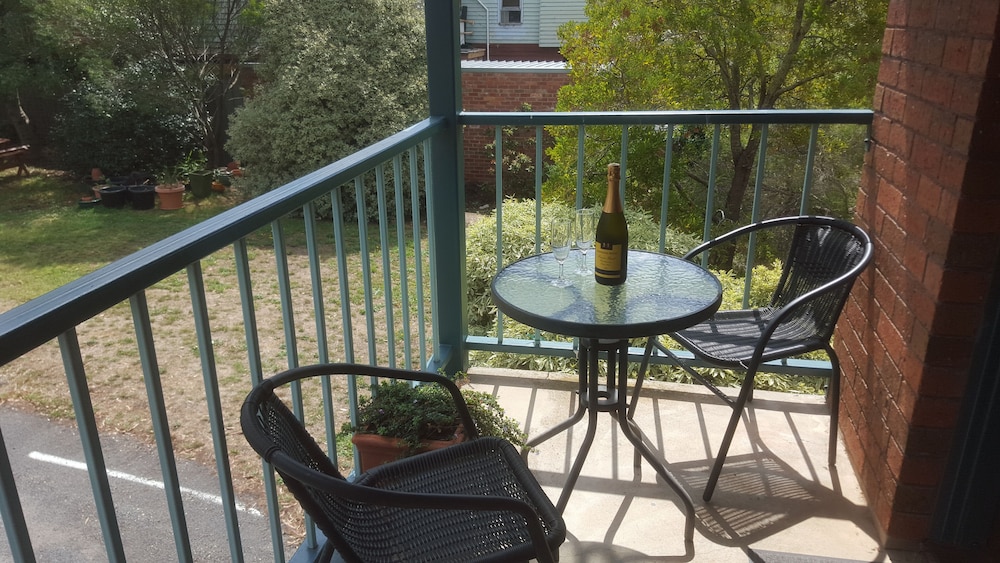 Hepburn Springs Motor Inn (the Front Desk Is Open Daily From 8:00 Am 8:00 Pm)