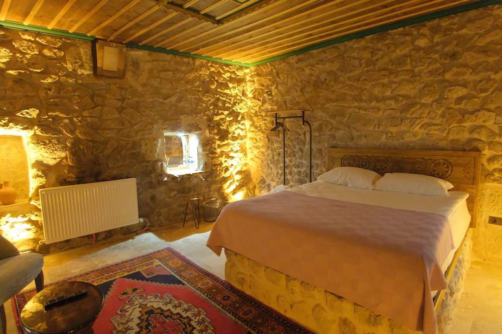 Euphoria Cave House