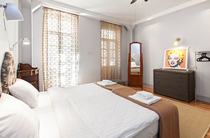 Chiconomy Suites (limited Hours Front Desk Need To Contact Property 7 Days In Advance)