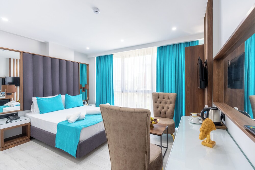 Wp White Palace Hotel(also Known As White Life Palace Hotel)