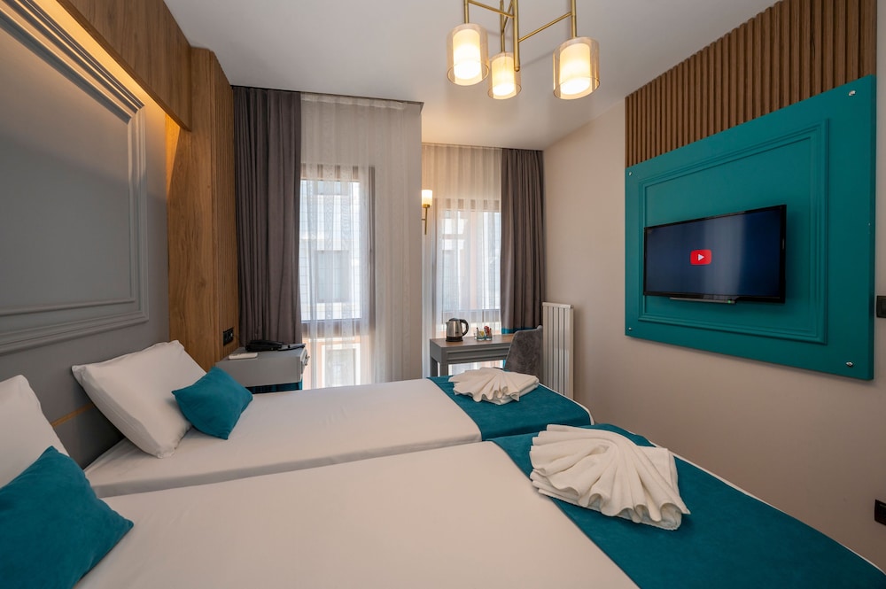 Lynda Hotel
