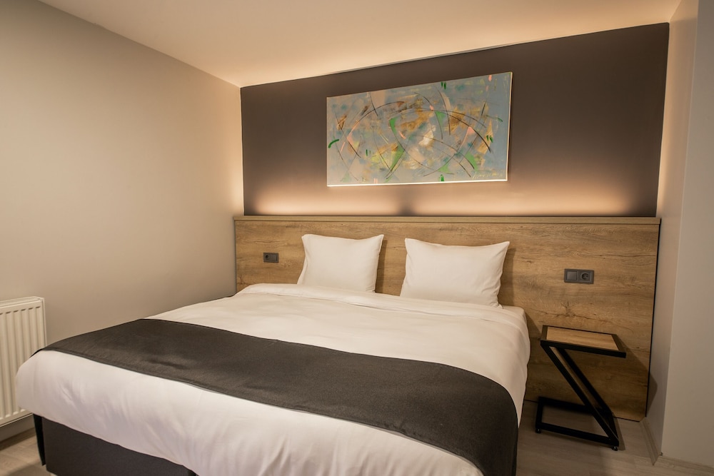 Adresin Hotel