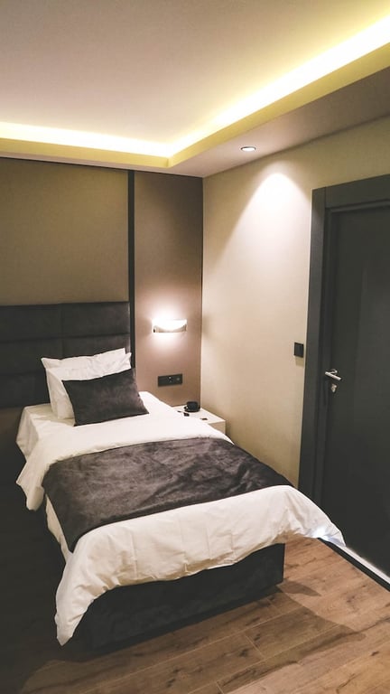 Frt Airlines Otel (38 Km Away From Istanbul )