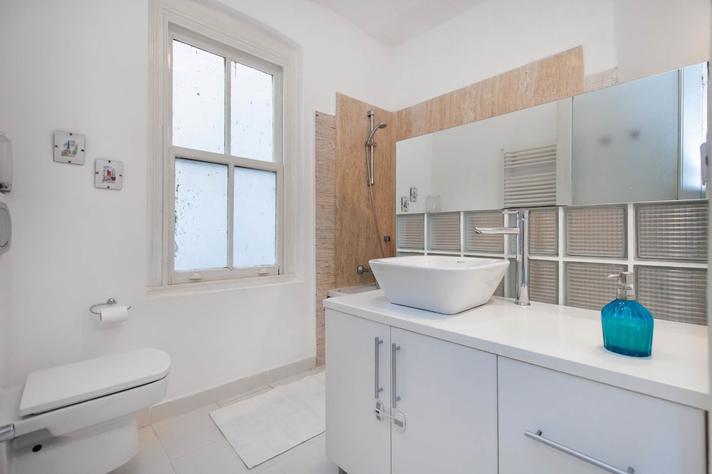 Ev Apartments Cihangir (no Front Desk Need To Contact Property 5 Days In Advance)