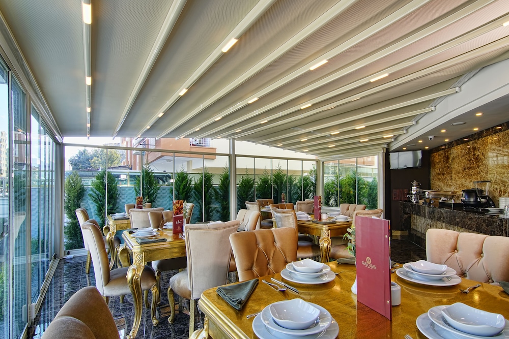 S White Hotel