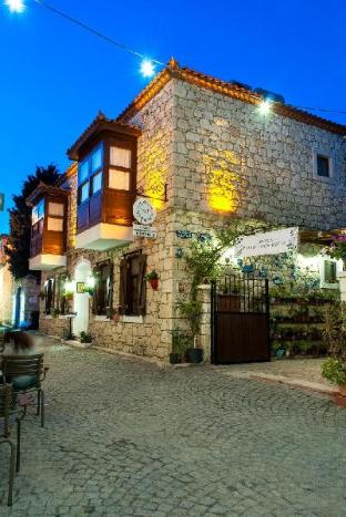 Flores Hotel Alacati (the Reception Is Open Until 03.00 At night)