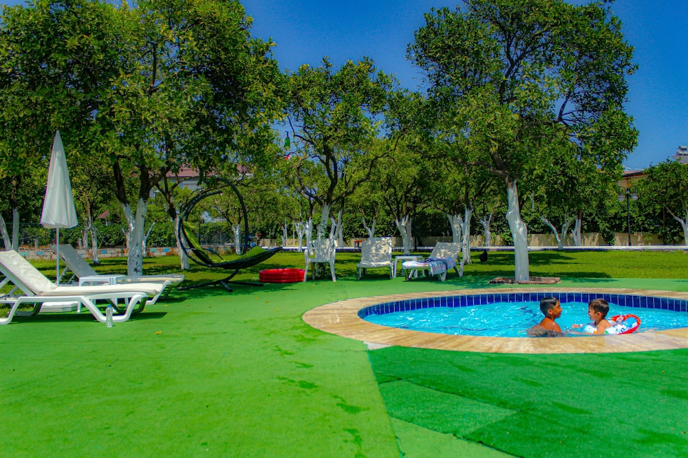 Castle Park Hotel (27 Km Away From Antalya)