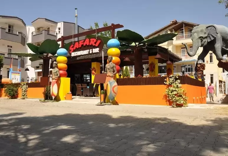 Safari Suit Hotel