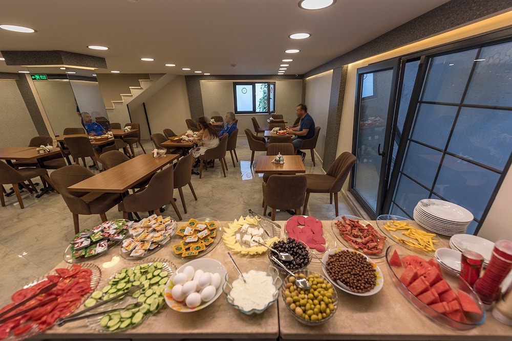 Grand Ahi Hotel