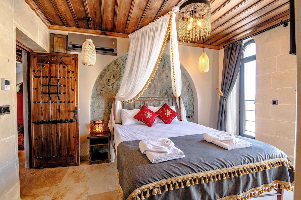 Alika Castle House (No Front Desk)