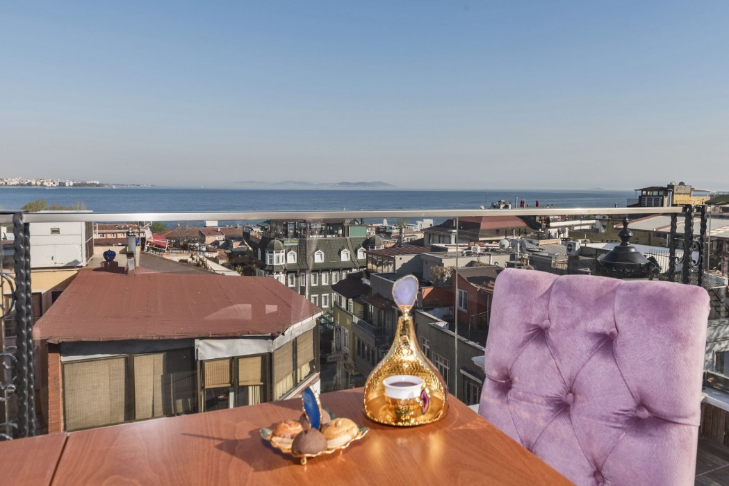 Magnaura House Hotel
