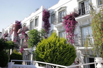 Maison 48 Apart Hotel (Also Known As La Maison Apartments)