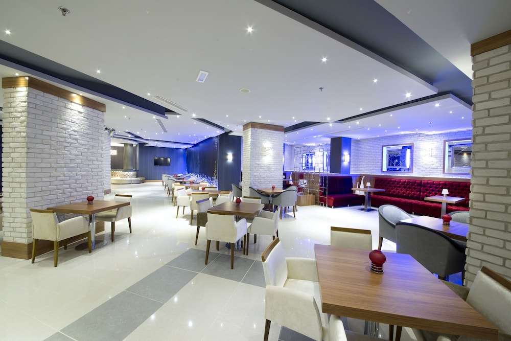 Limak Atlantis De Luxe Hotel And Resort All Inclusive (43Km Away From Antalya)(Does Not Accept Men Only Bookings