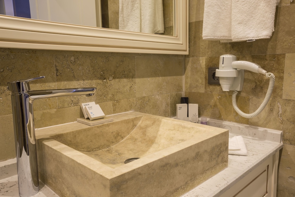 Royal Comfort Hotel (32 Km Away From Trabzon)