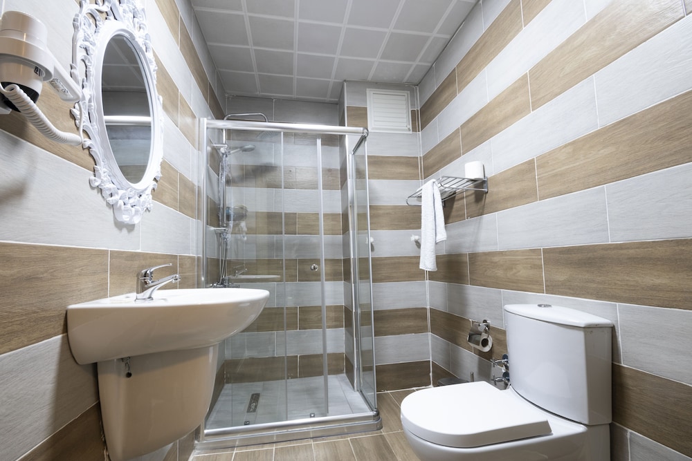 Ares Business Suit Hotel