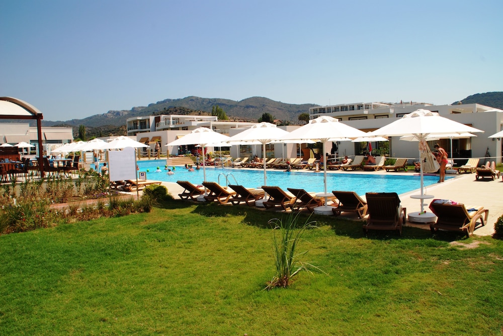 Karya Family Resort Hotel(also Known As Maxima Paradise Resort)(64km Away From Izmir)