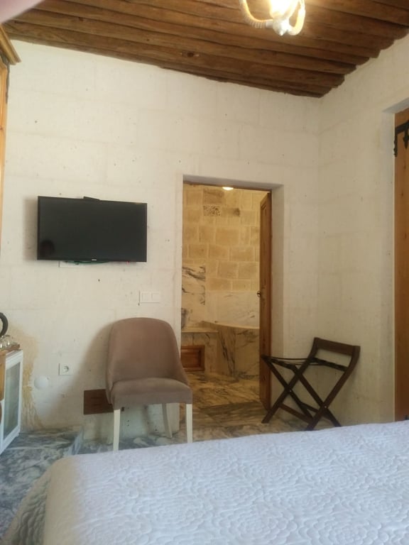 Crassus Cave Hotel