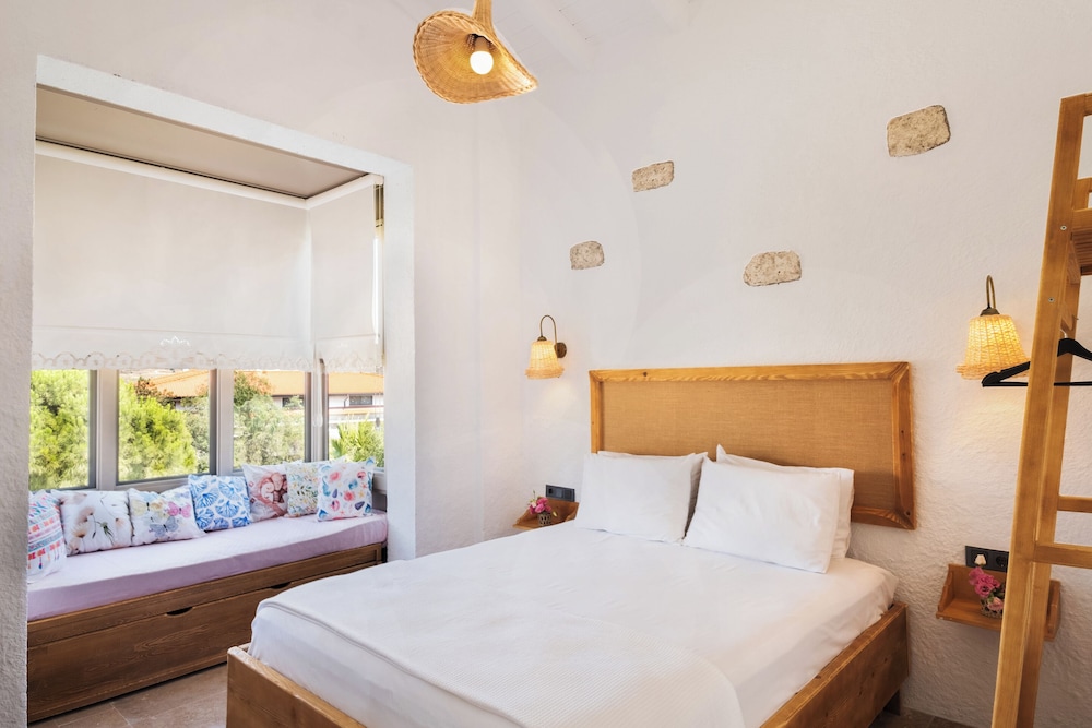 Armel Alacati (Limited Hours Front Desk Need To Contact Property In Advance)