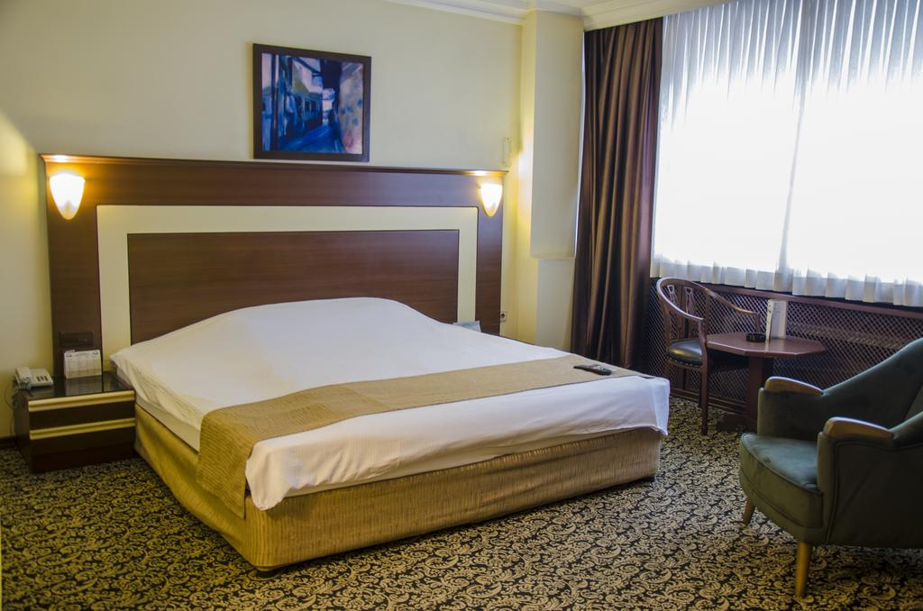 Tilmen Hotel