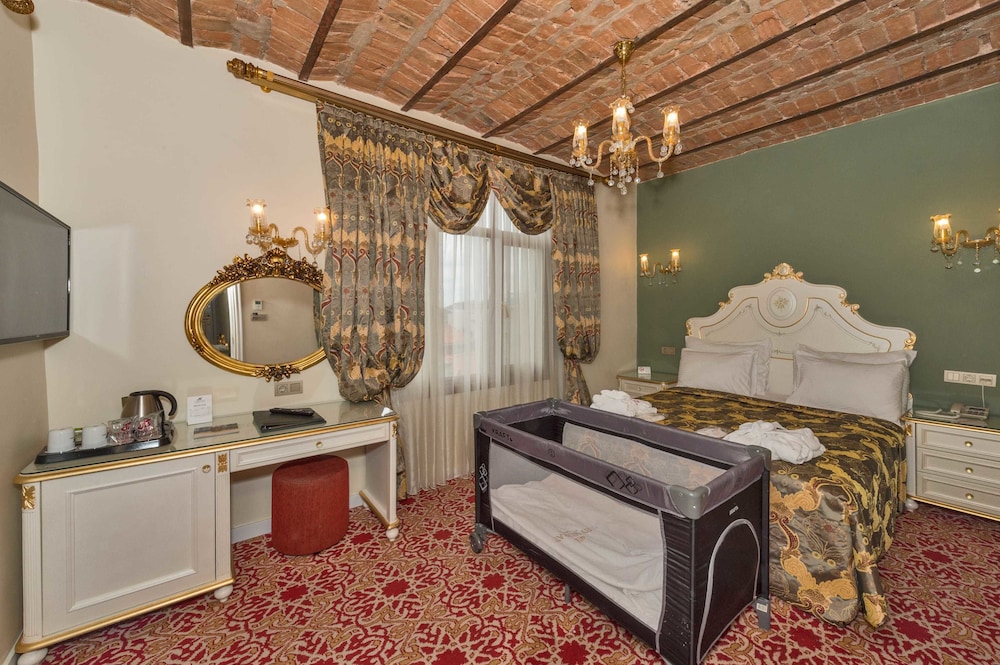 By Murat Crown Hotel Taksim