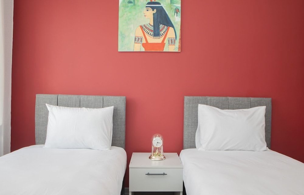 Hexa Suites Hotel