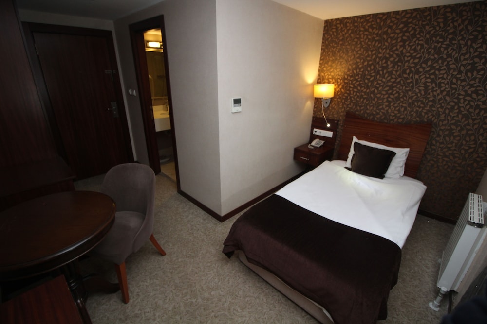 Vali Erdogan Konuk Evi Hitit Otel
