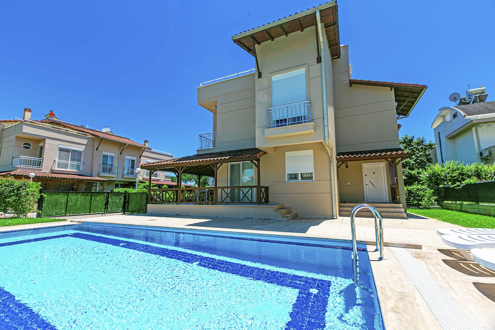 Paradise Town Villa Legend(37km Away From Antalya)