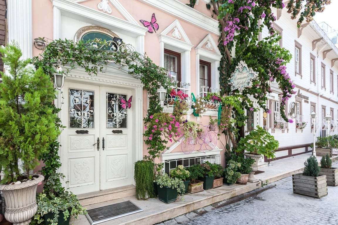Romantic Hotel