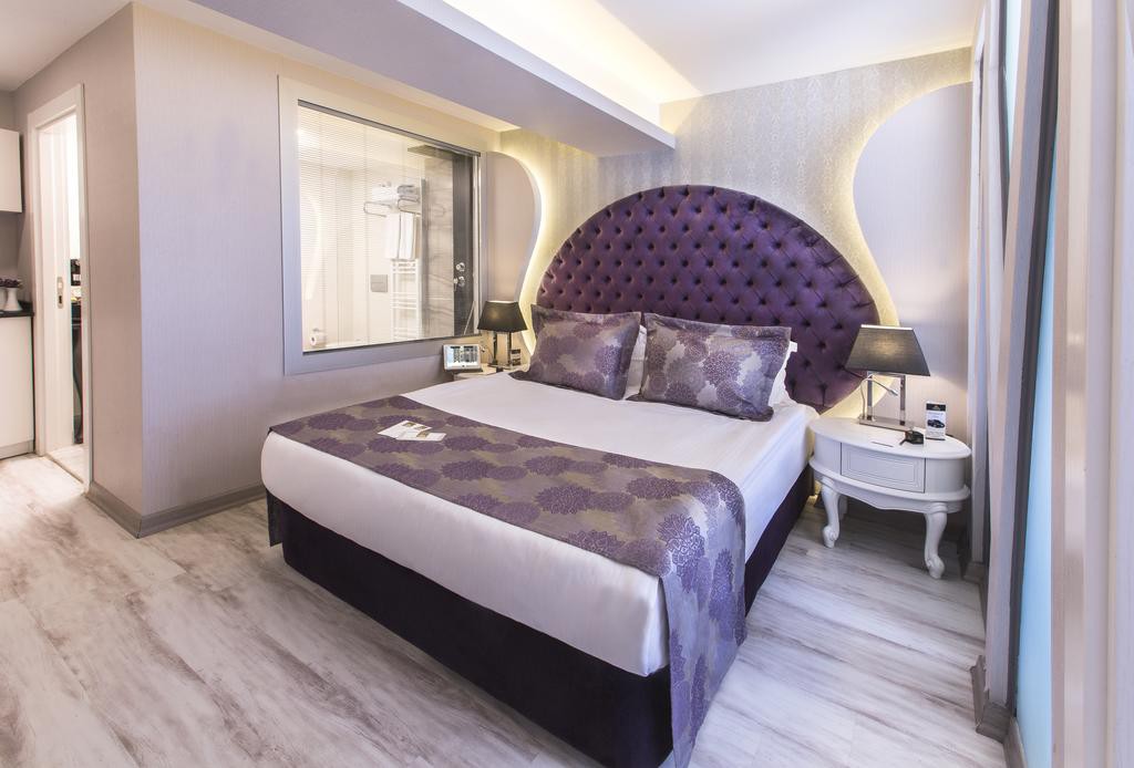 Demonti Hotel