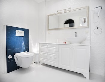 The Flag Suites (+12) Hotel