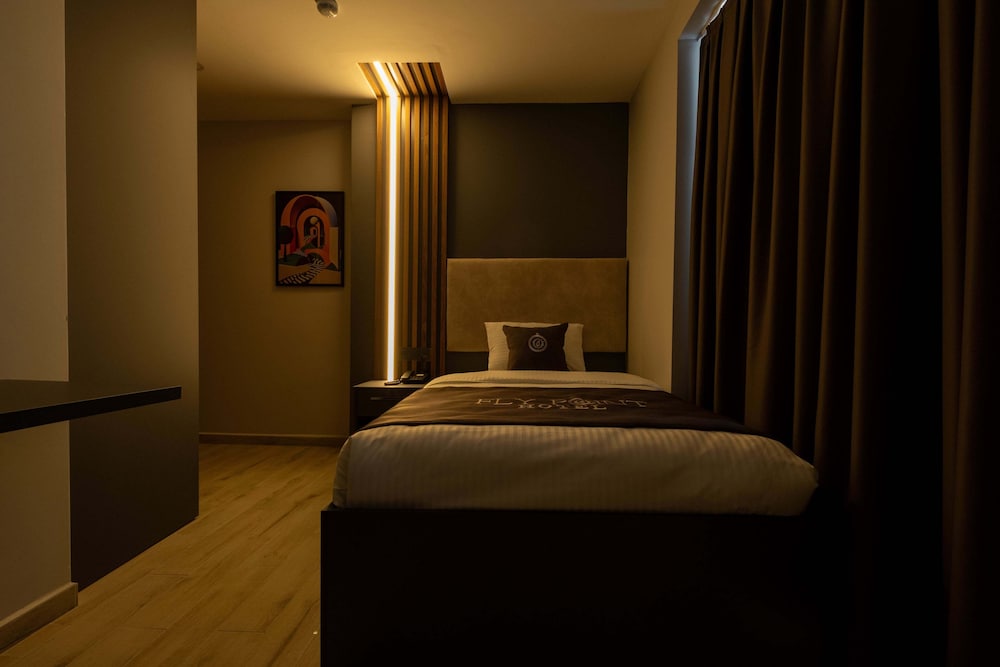 Fly Point Airport Hotel(38Km Away From Istanbul)