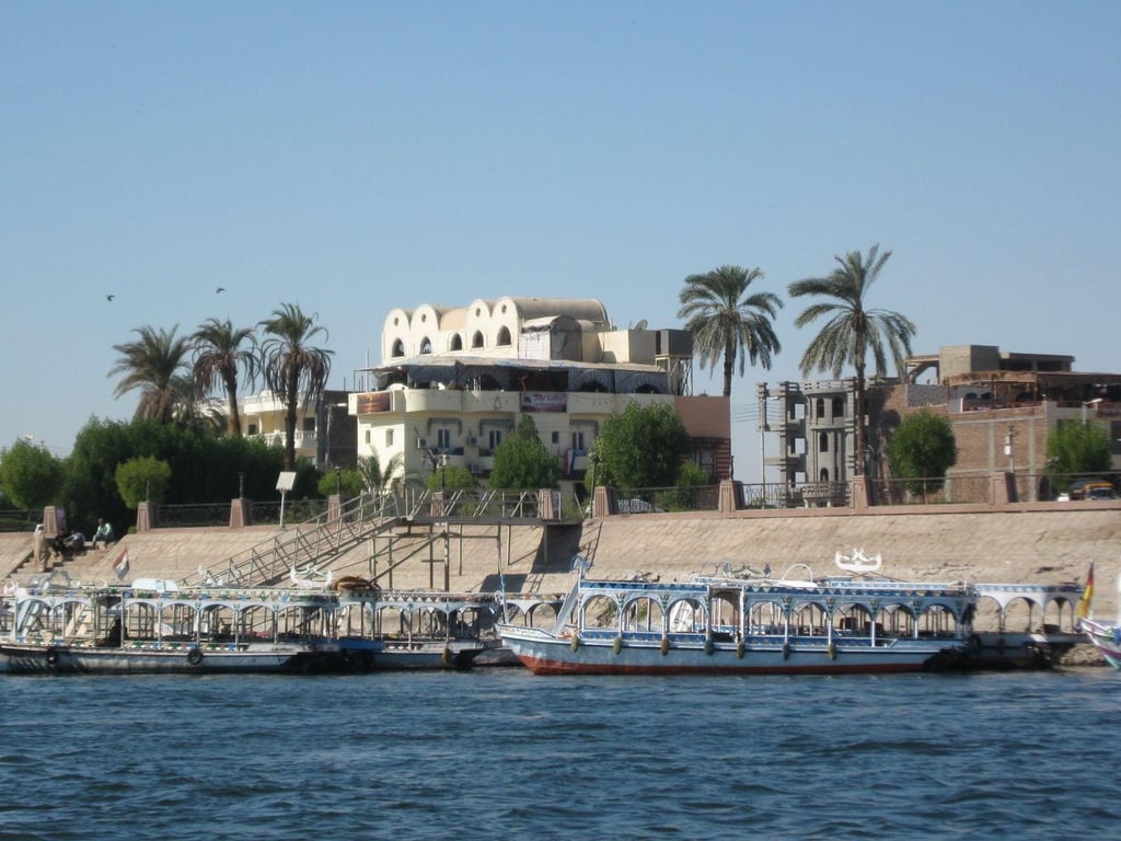 Nile Valley Hotel & Restaurant