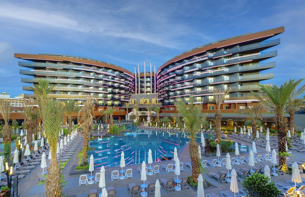 Calyptus Kirman Premium Ultra(also Known As Kirman Calyptus Resort Spa)(68km Away From Antalya)(does Not Accept Men Only Booking
