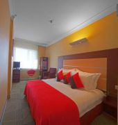 Lamartine Hotel(couple And 16 Plus Hotel Concept/no Twin No Triple Concept Only King Size Bed)