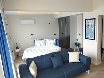 Ece Marina Suit (front Desk Limited Hours,contact The Property Five Days In Advance)