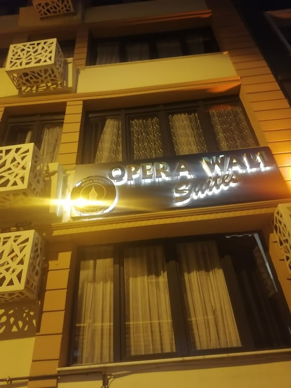 Opera Wall Suite