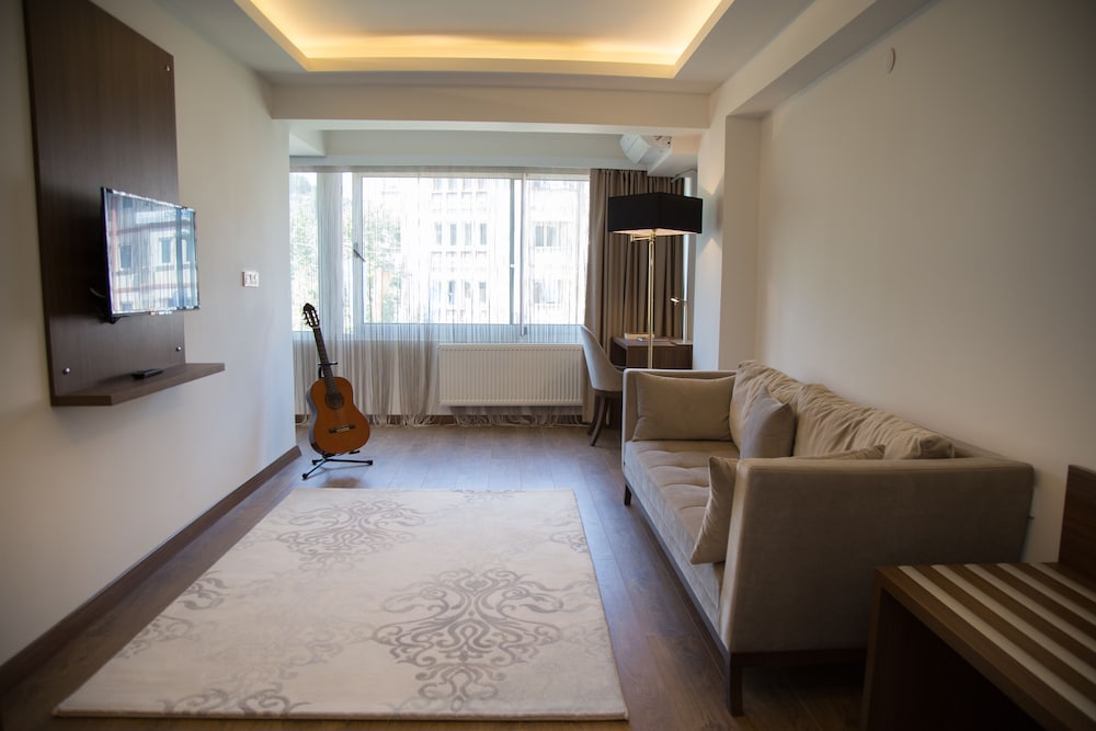 Tn And Co Hotel(as Know As Tn And Co Exclusive Cip Suites And Primeclass Rooms)(limited Front Desk Contact To Property 7 Days)